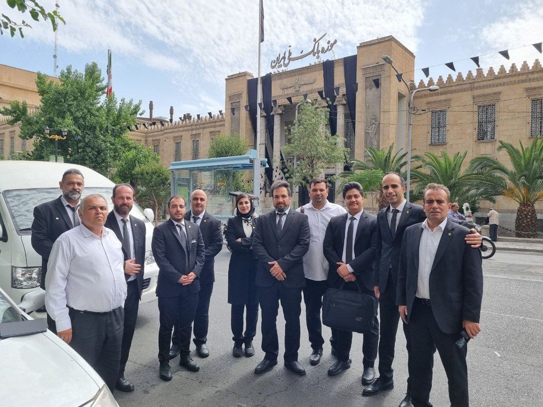 تماشای تاریخ، از قاب جواهر