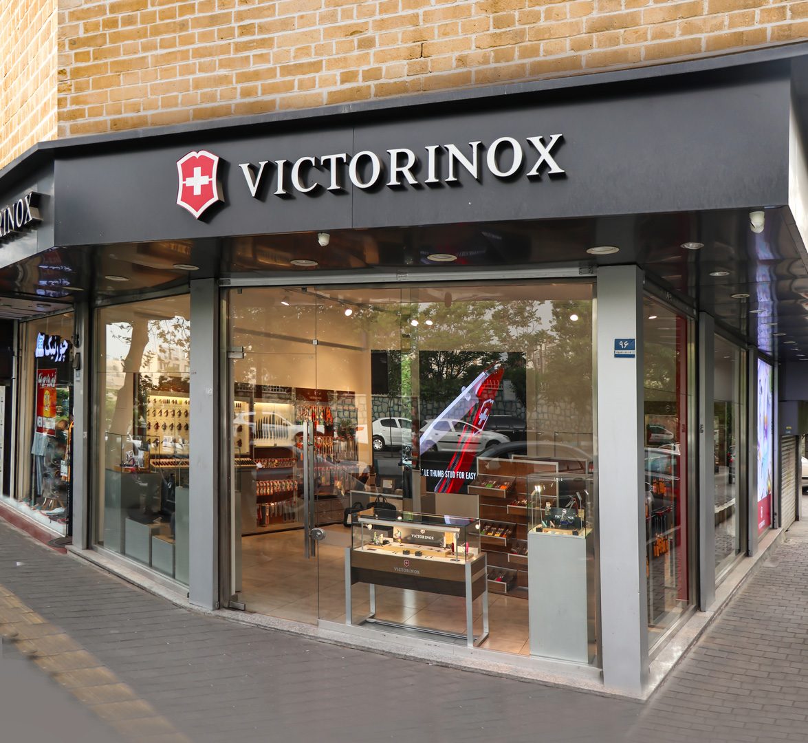 VICTORINOX